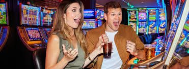Papan taruhan Sic Bo poker888 menampilkan semua pilihan taruhan, odds pembayaran, dan antarmuka konfirmasi taruhan yang intuitif